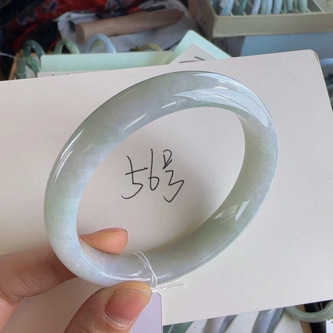 翡翠手镯未镶嵌老坑61圈