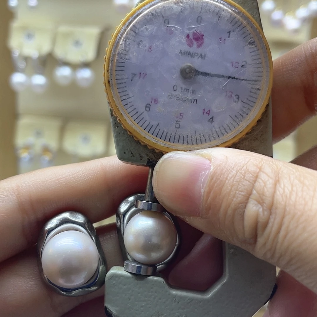 淡水珍珠银S925镶嵌耳饰