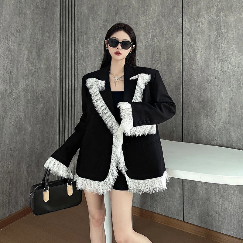 白色蕾丝边拼接黑色西装外套女春秋新款宽松显瘦气质垫肩西服上衣