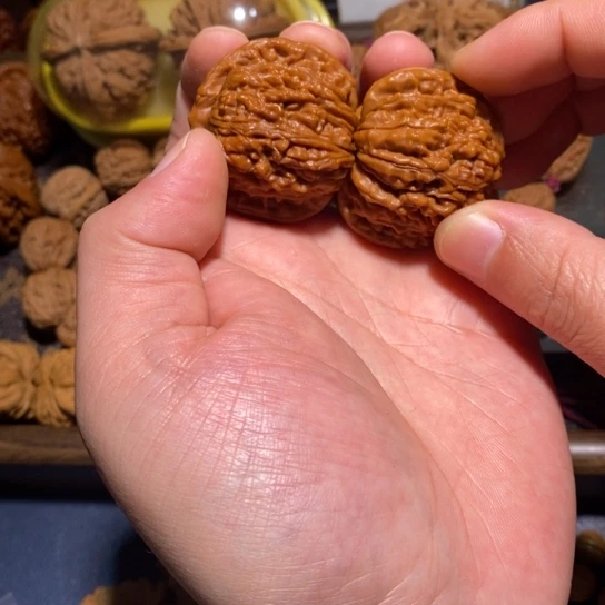 伦****文玩核桃吊坠二号