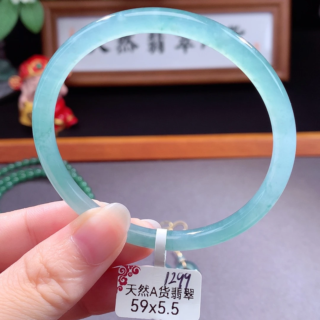 未镶嵌手镯（圆镯）翡翠