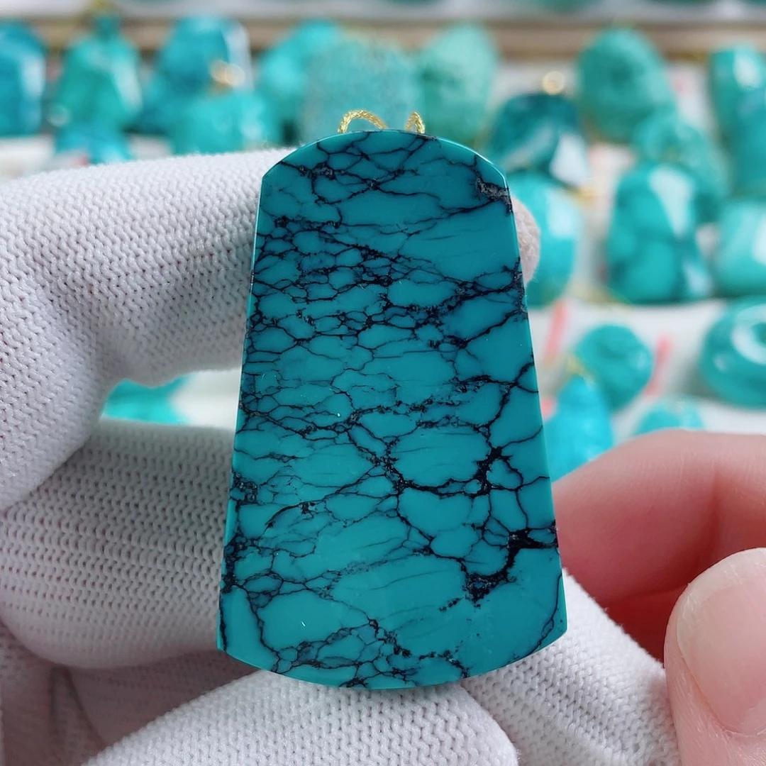 绿松石未镶嵌颈饰