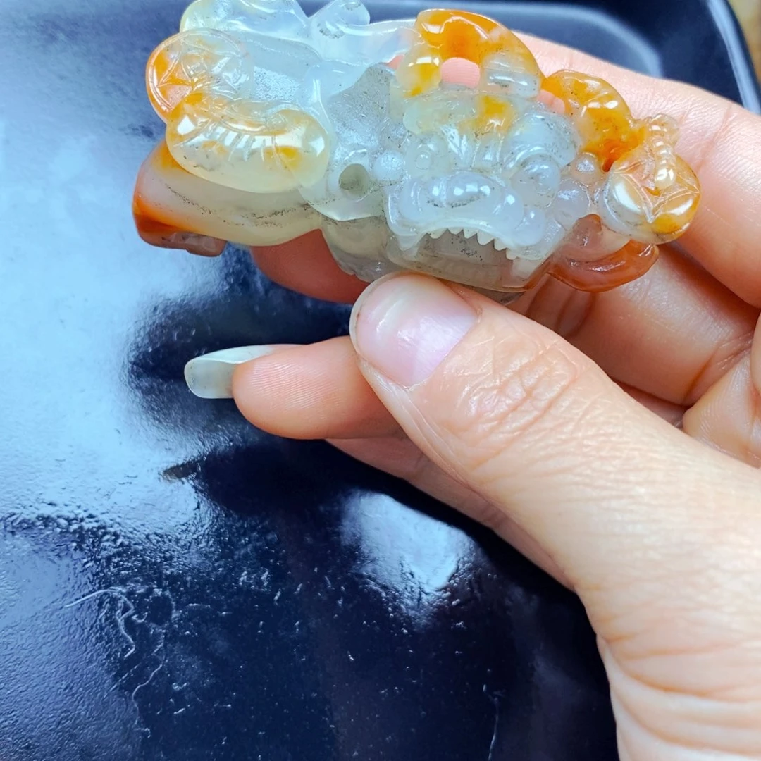 石英质玉（黄龙玉）未镶嵌颈饰