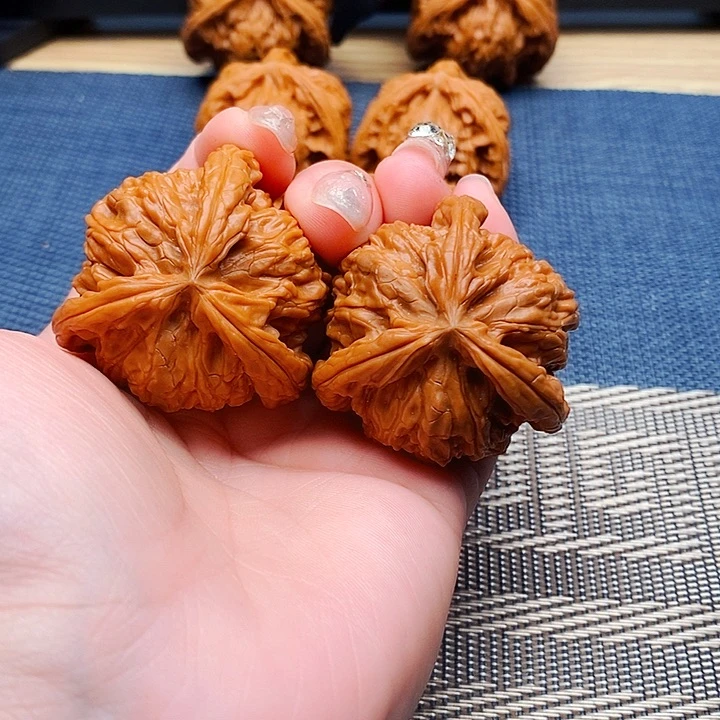 e***6文玩核桃吊坠三棱