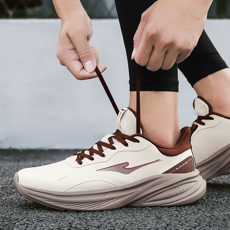 鸿星尔克男鞋跑鞋秋季新款皮面运动鞋时尚百搭防滑减震防水跑步鞋