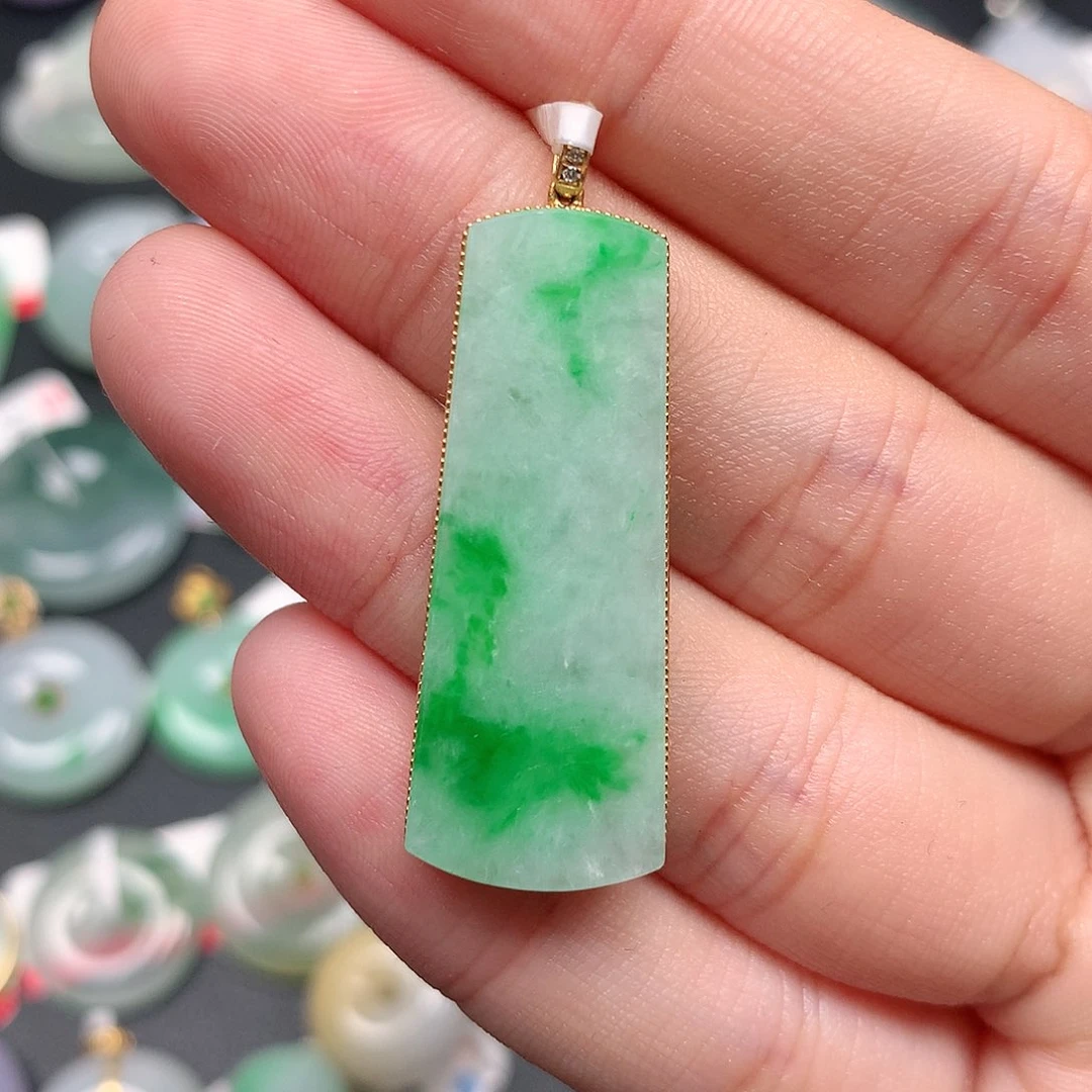 颈饰18K金镶嵌翡翠翡翠吊坠