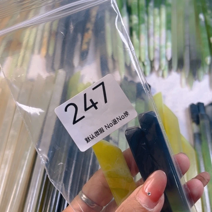 -***瘋未镶嵌蛇纹石玉发簪