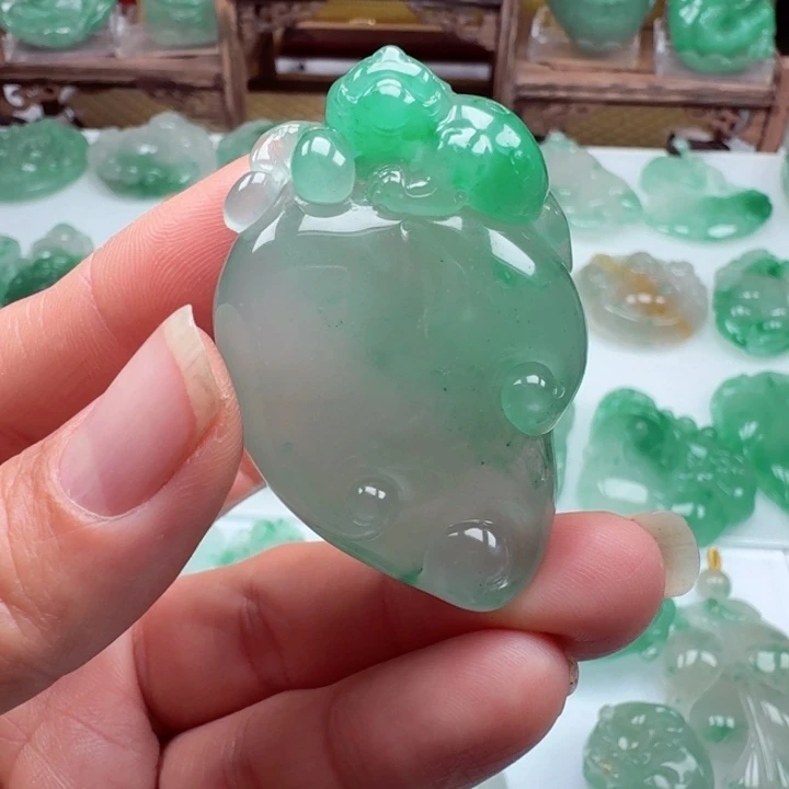 颈饰未镶嵌石英质玉