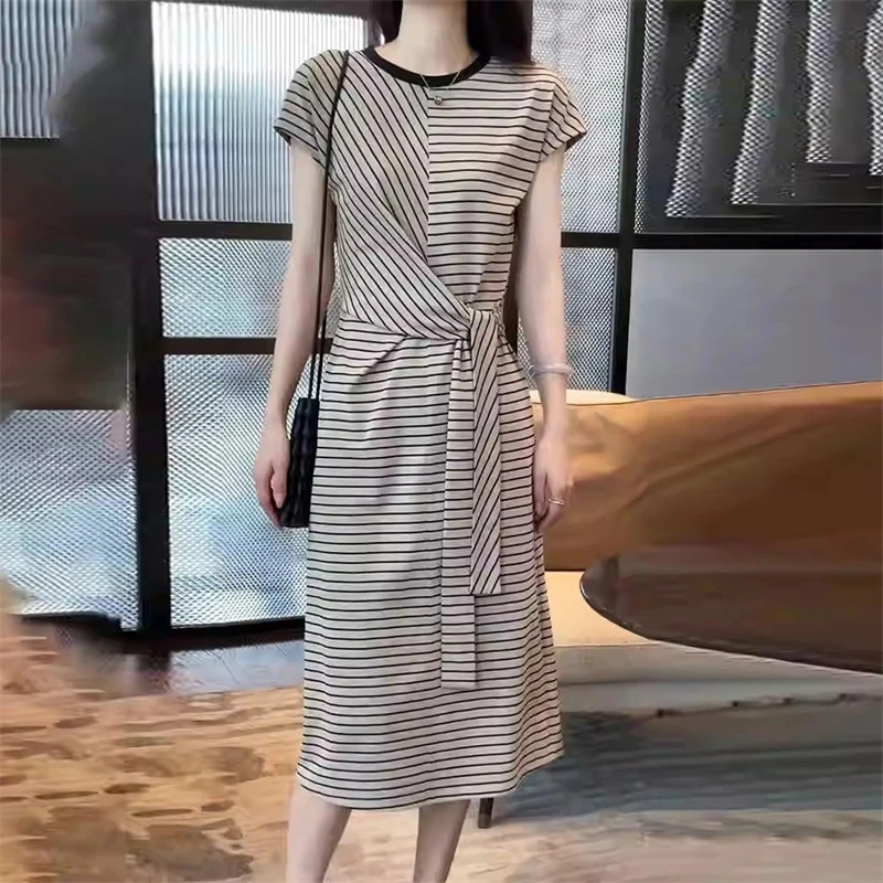 设计感拼色条纹短袖圆领连衣裙女夏季时尚不规则系带T恤裙a字长裙