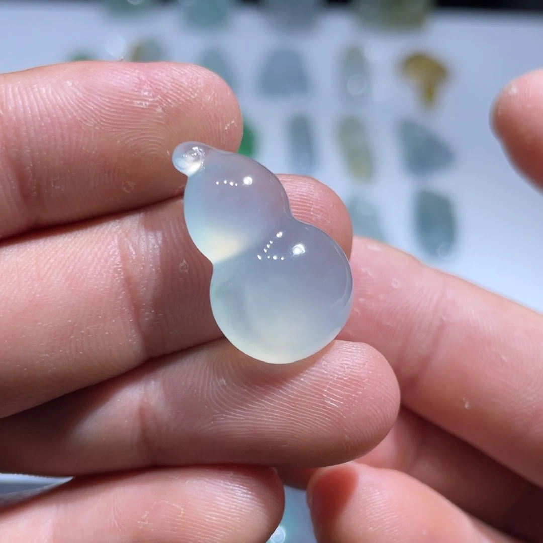 颈饰未镶嵌翡翠晴底葫芦