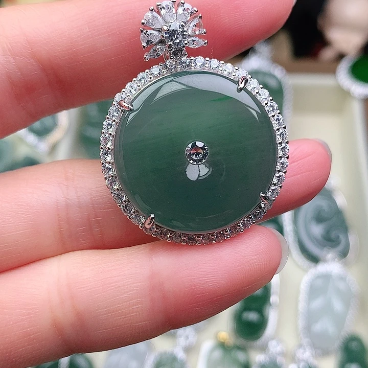 颈饰银S925镶嵌翡翠吊坠