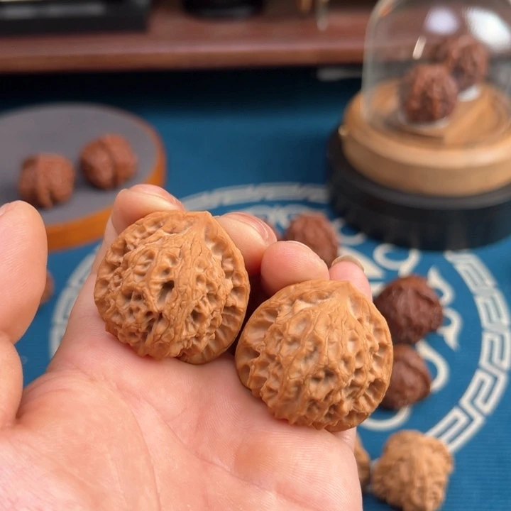 桃核吊坠浅****?野生狮子头