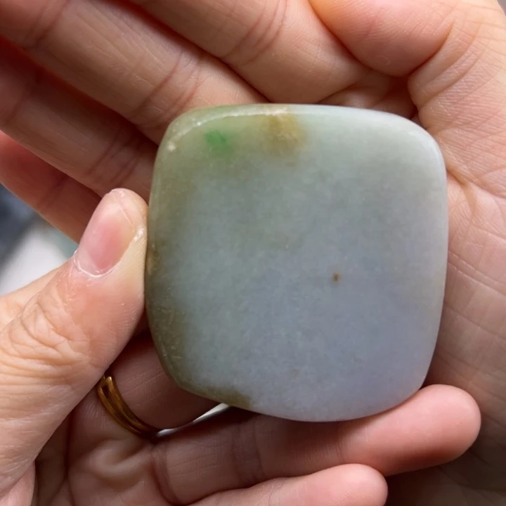 翡翠颈饰未镶嵌毛料