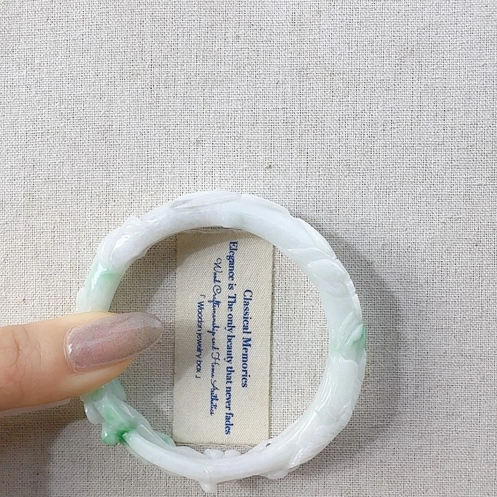 翡翠手镯未镶嵌?****糖