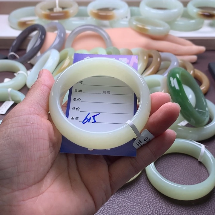 和田玉未镶嵌手镯57