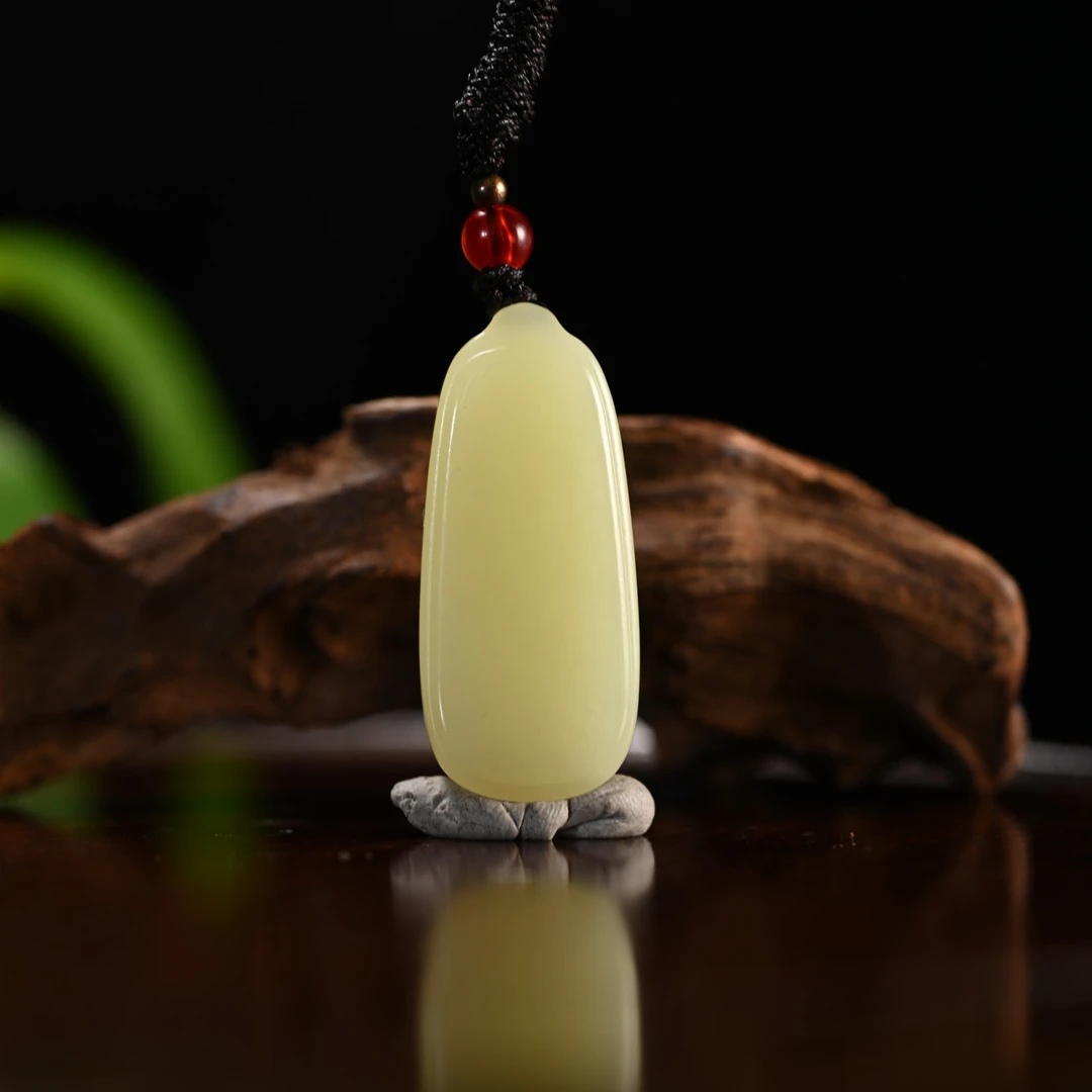 LOT8803 2511250087和田玉黄玉挂件/保利