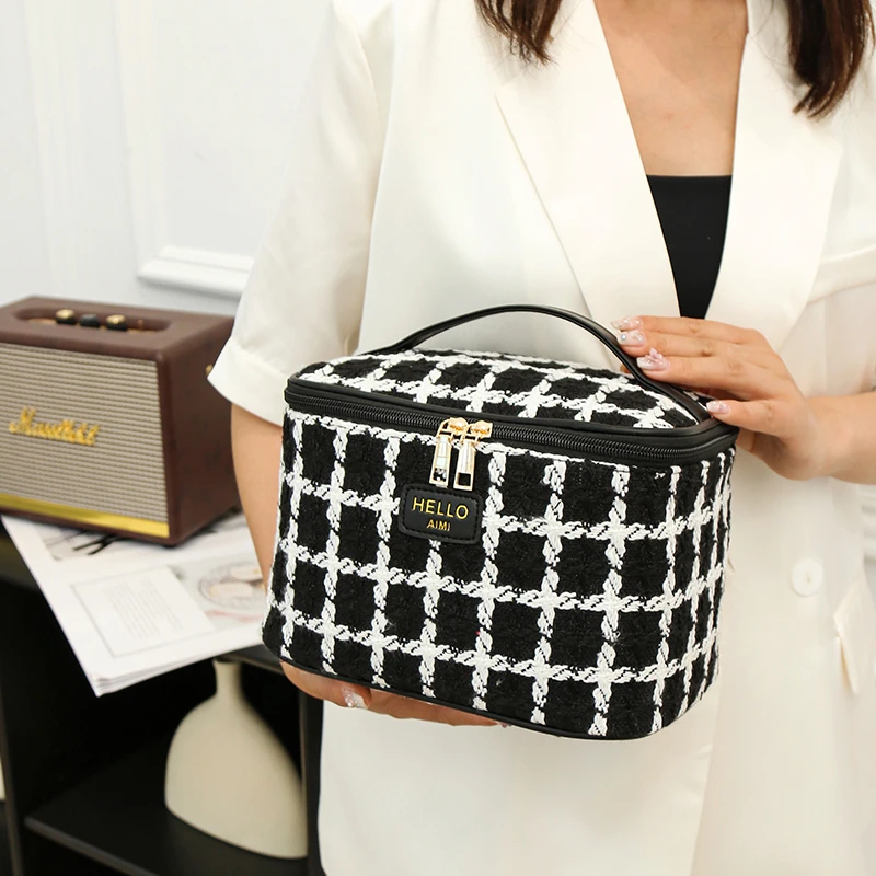 化妆包收纳包洗漱包便携外出随身大容量手提出差旅行包隔层新款潮