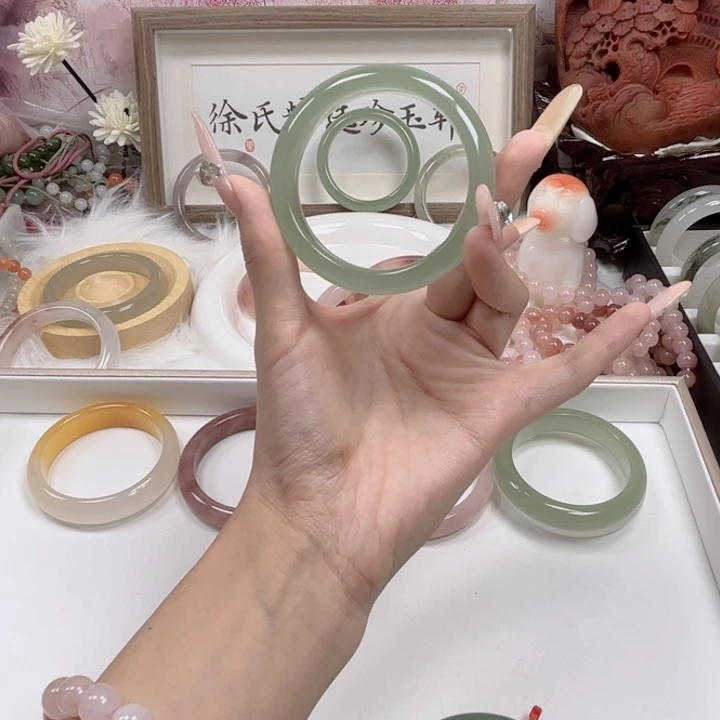 未镶嵌手镯石英质玉
