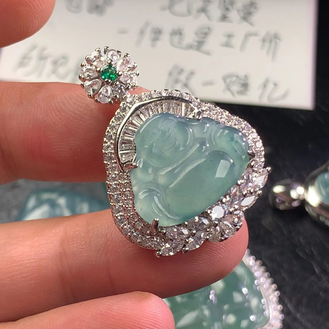 翡翠未镶嵌颈饰佛公