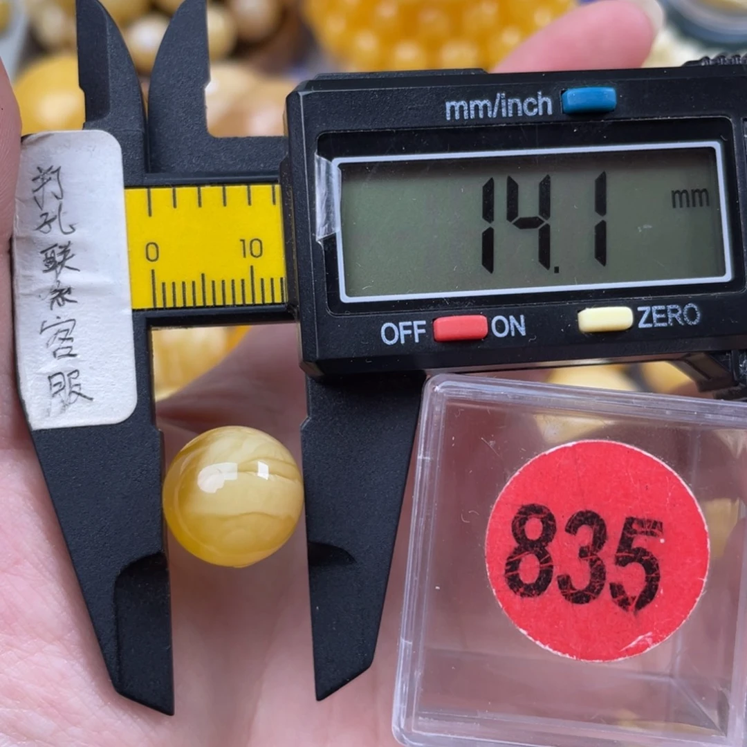 蜜蜡未镶嵌珠宝奇石