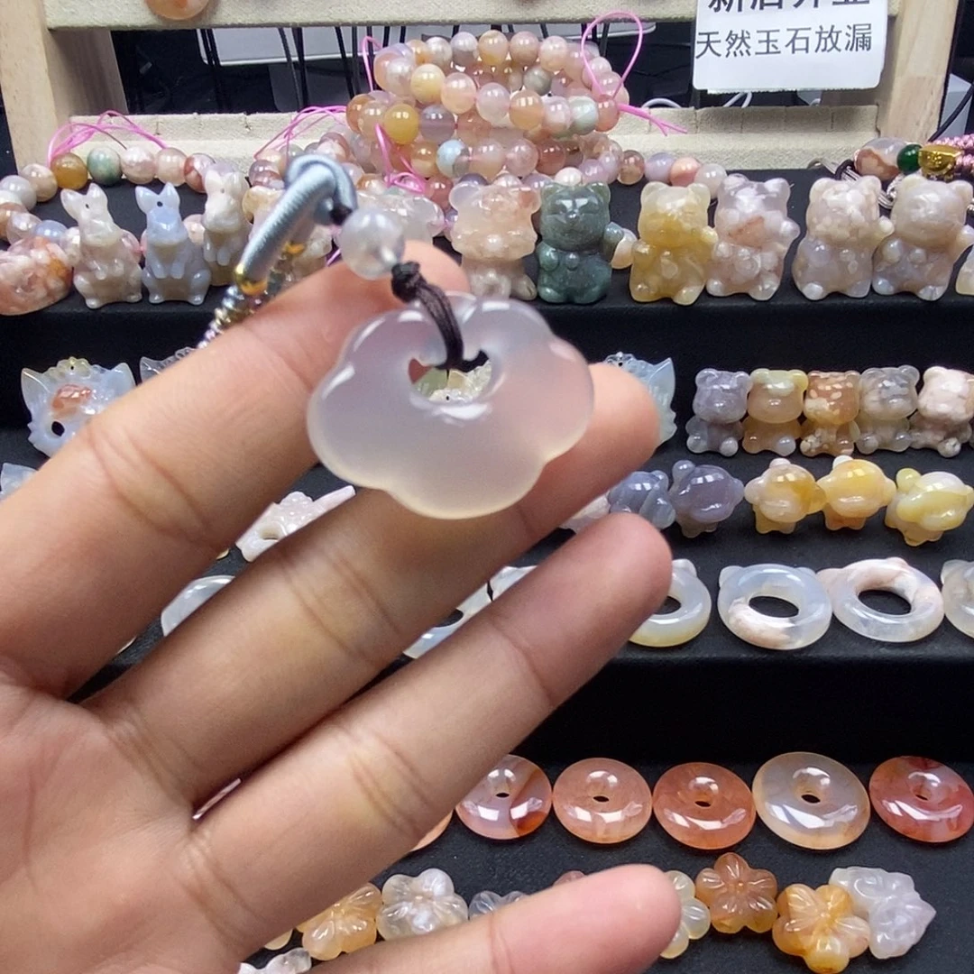 石英质玉颈饰未镶嵌