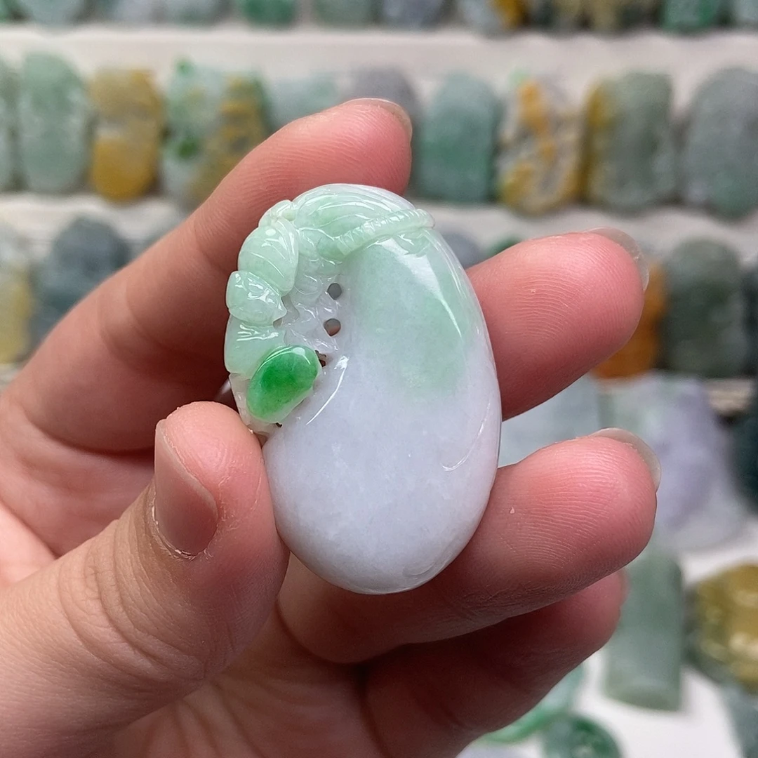 翡翠未镶嵌吊坠(赠链)