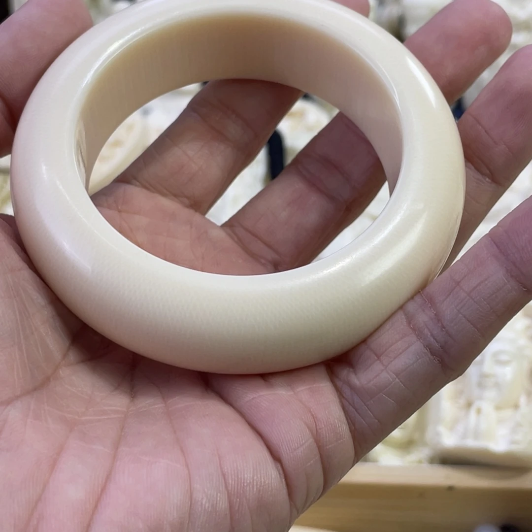 郭***喜有机玻璃猛犸手镯56.58口径