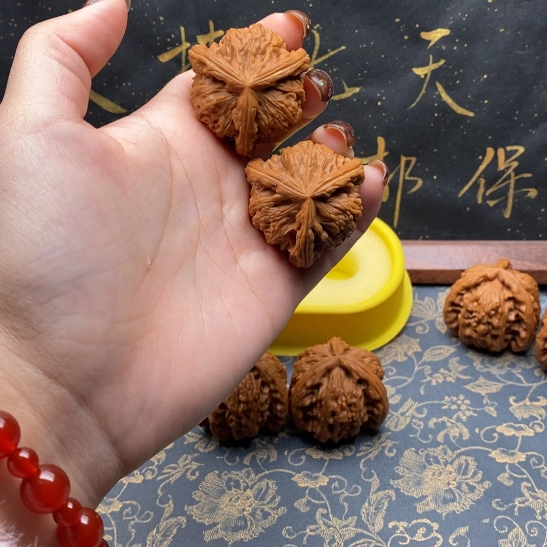 吊坠文玩核桃R****y