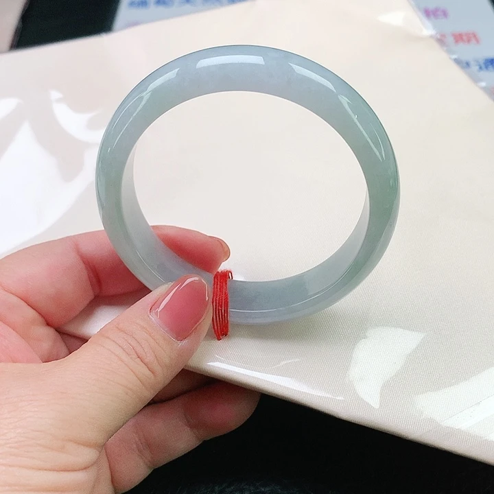 翡翠手镯未镶嵌翡翠096