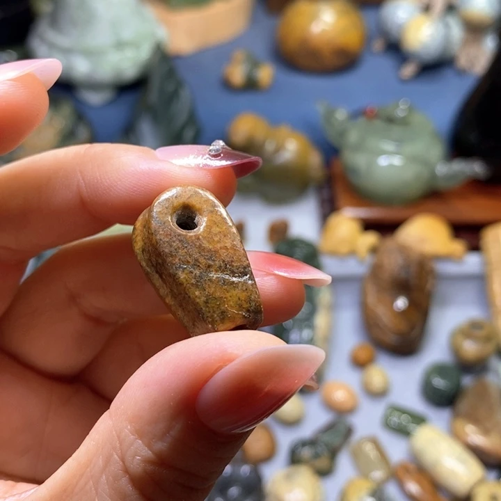 岫岩河磨玉（透闪石质玉）未镶嵌挂件有纹特价1.5