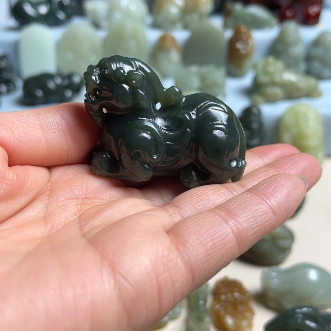 和田玉未镶嵌把件