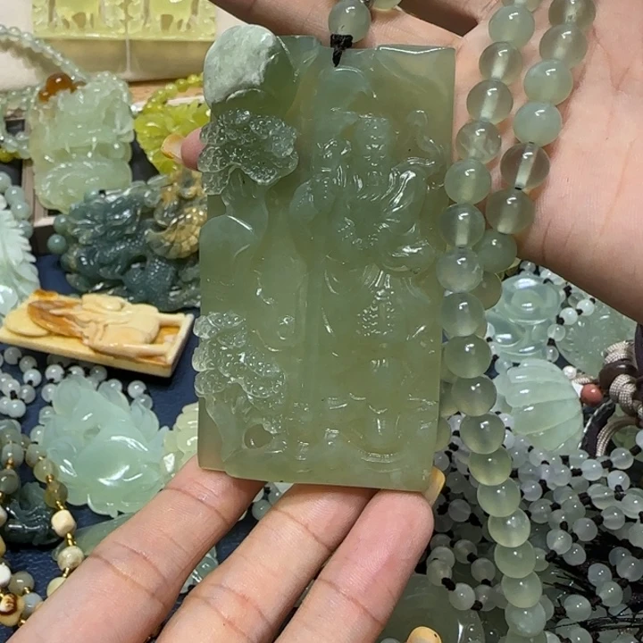 未镶嵌蛇纹石玉吊坠