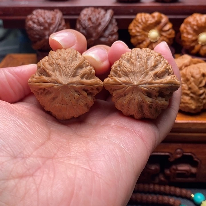 氵***口文玩核桃把件铁锤