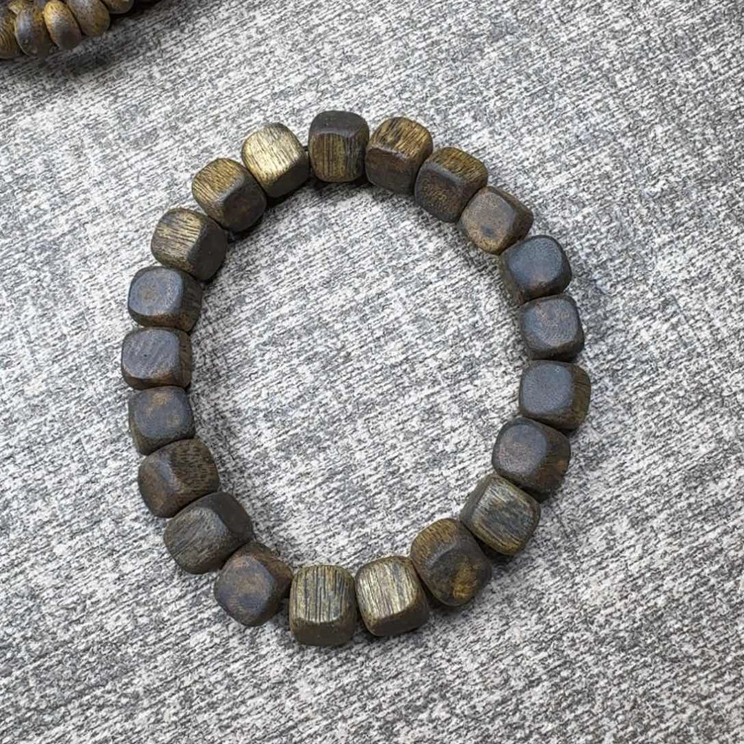 沉香碎屑沉香牛*城绿棋方堂珠0.9/10.6