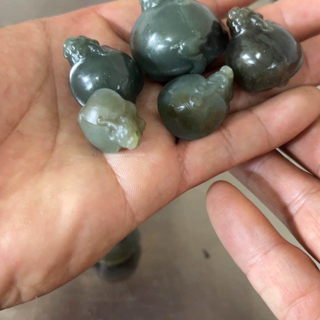 宇***呀和田玉（糖玉）未镶嵌颈饰