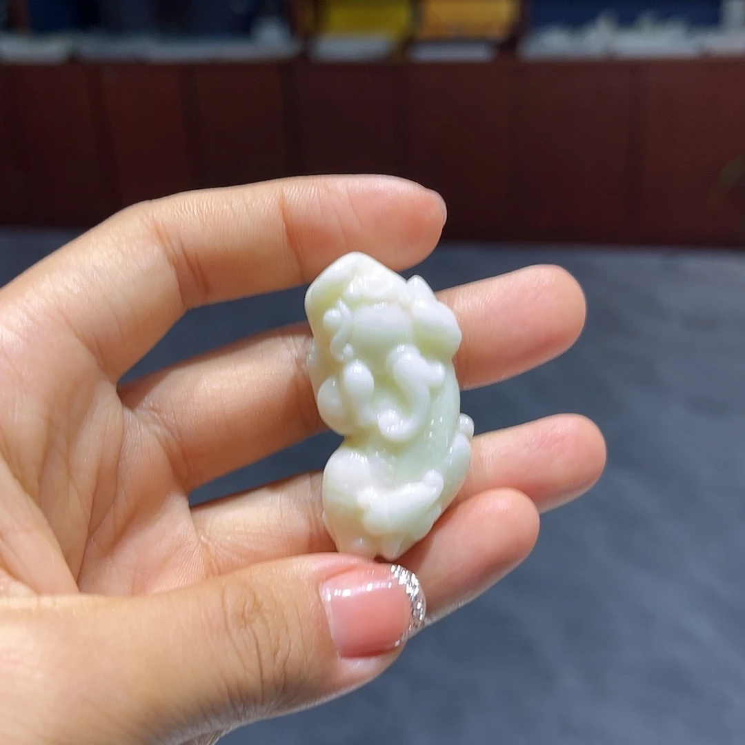 R***Q蓝田玉（蛇纹石化大理石玉）未镶嵌颈饰