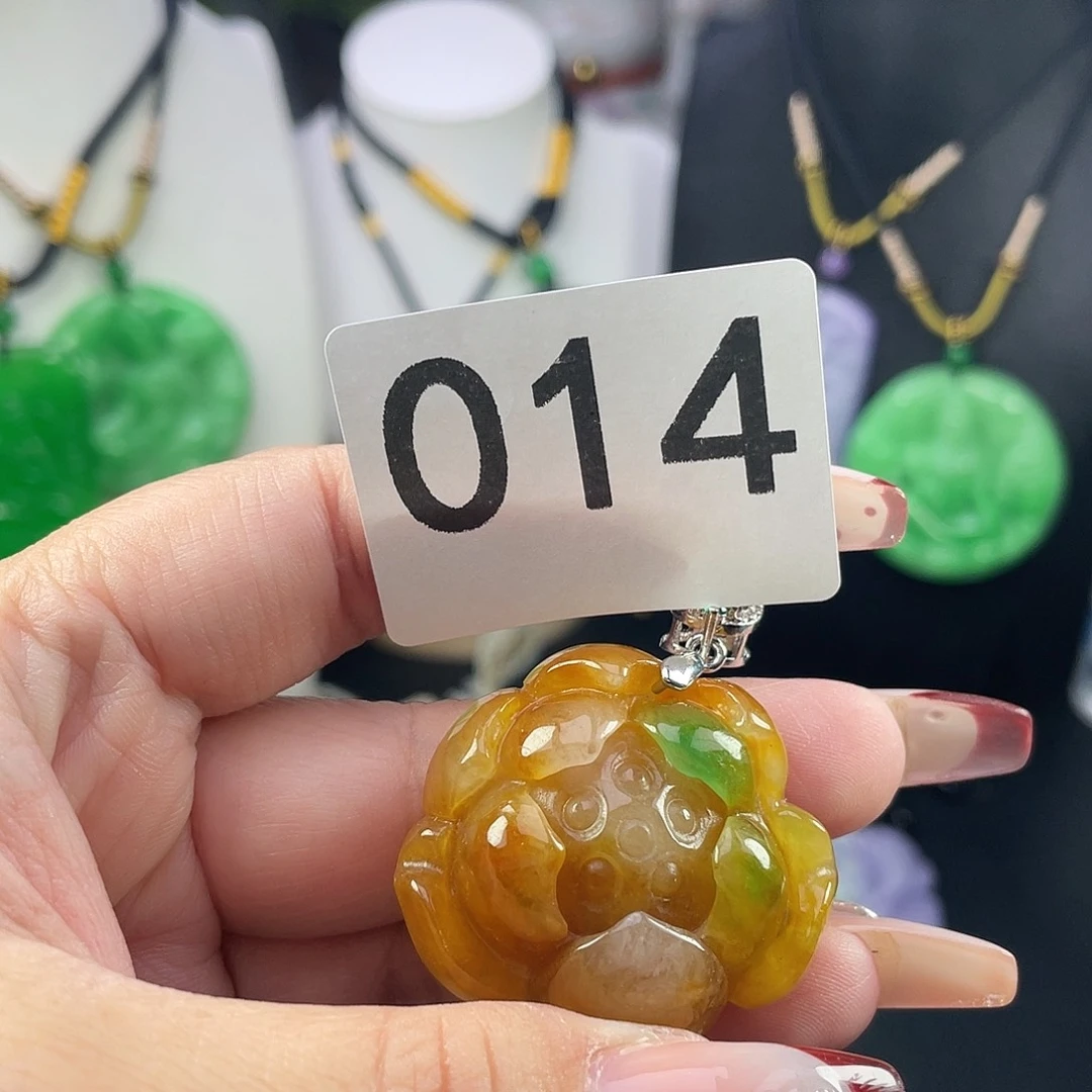 翡翠未镶嵌吊坠(赠链)