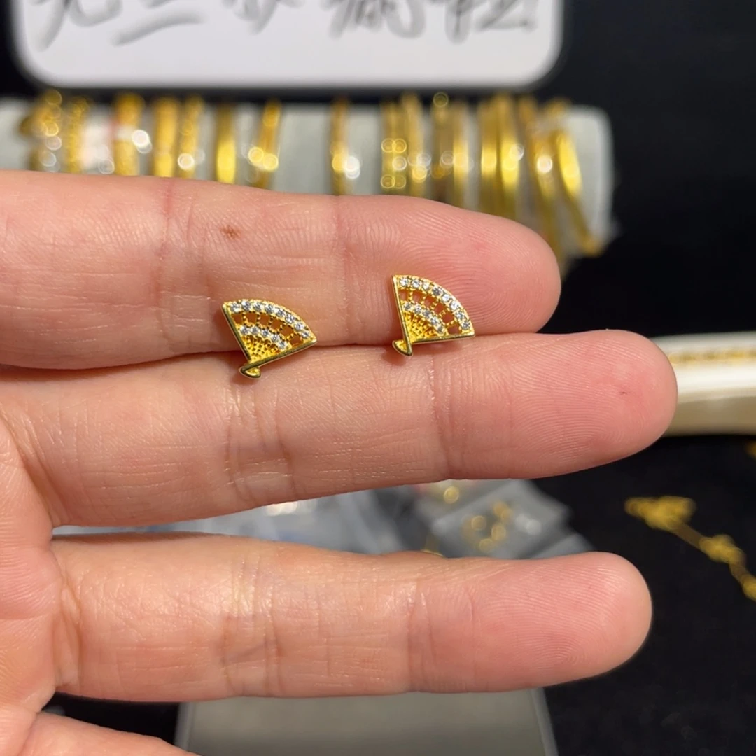925银靓丽扇形耳钉