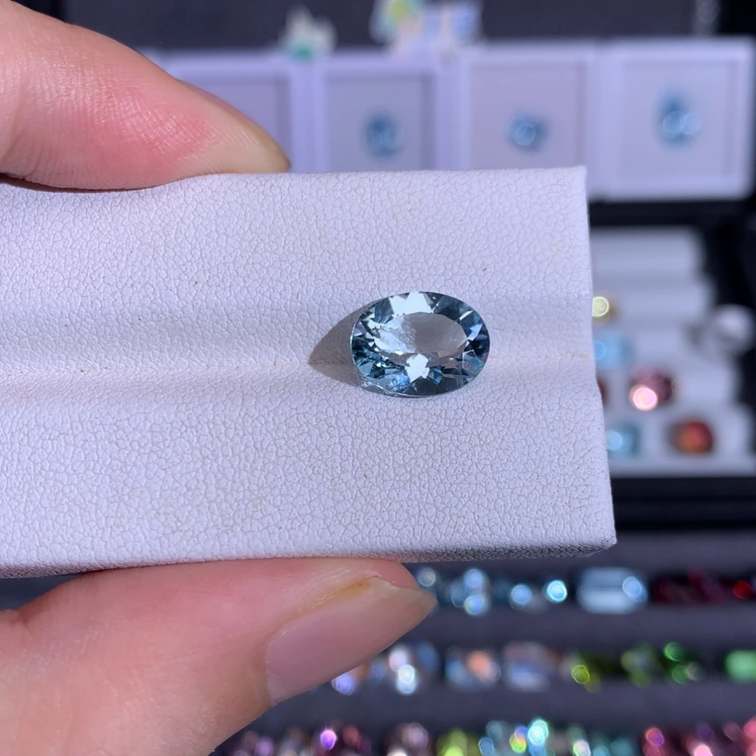 海蓝宝石笔搁未镶嵌2.775ct