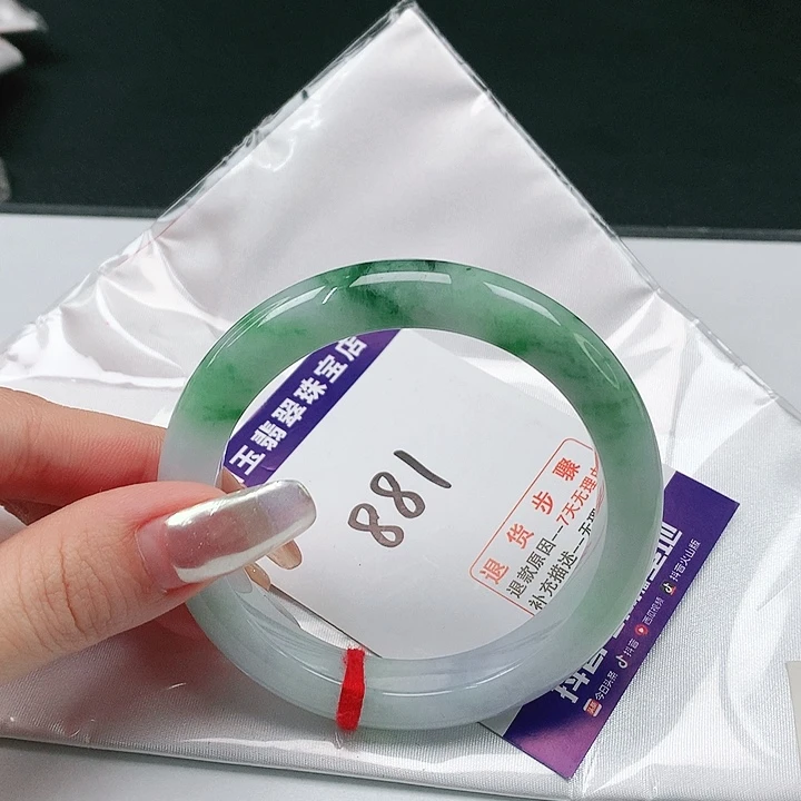 翡翠手镯未镶嵌翡翠手镯