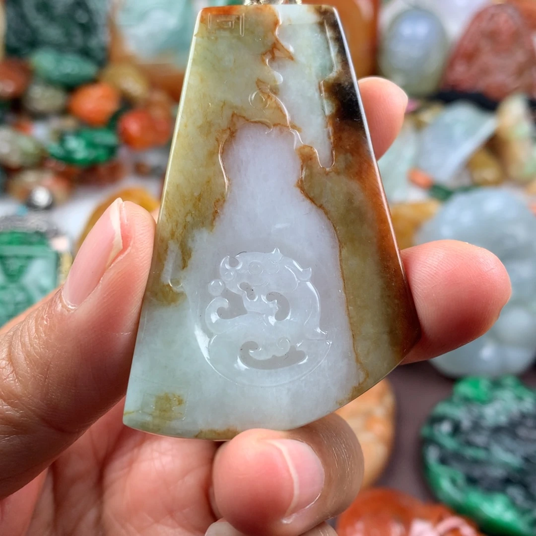 翡翠未镶嵌颈饰挂件