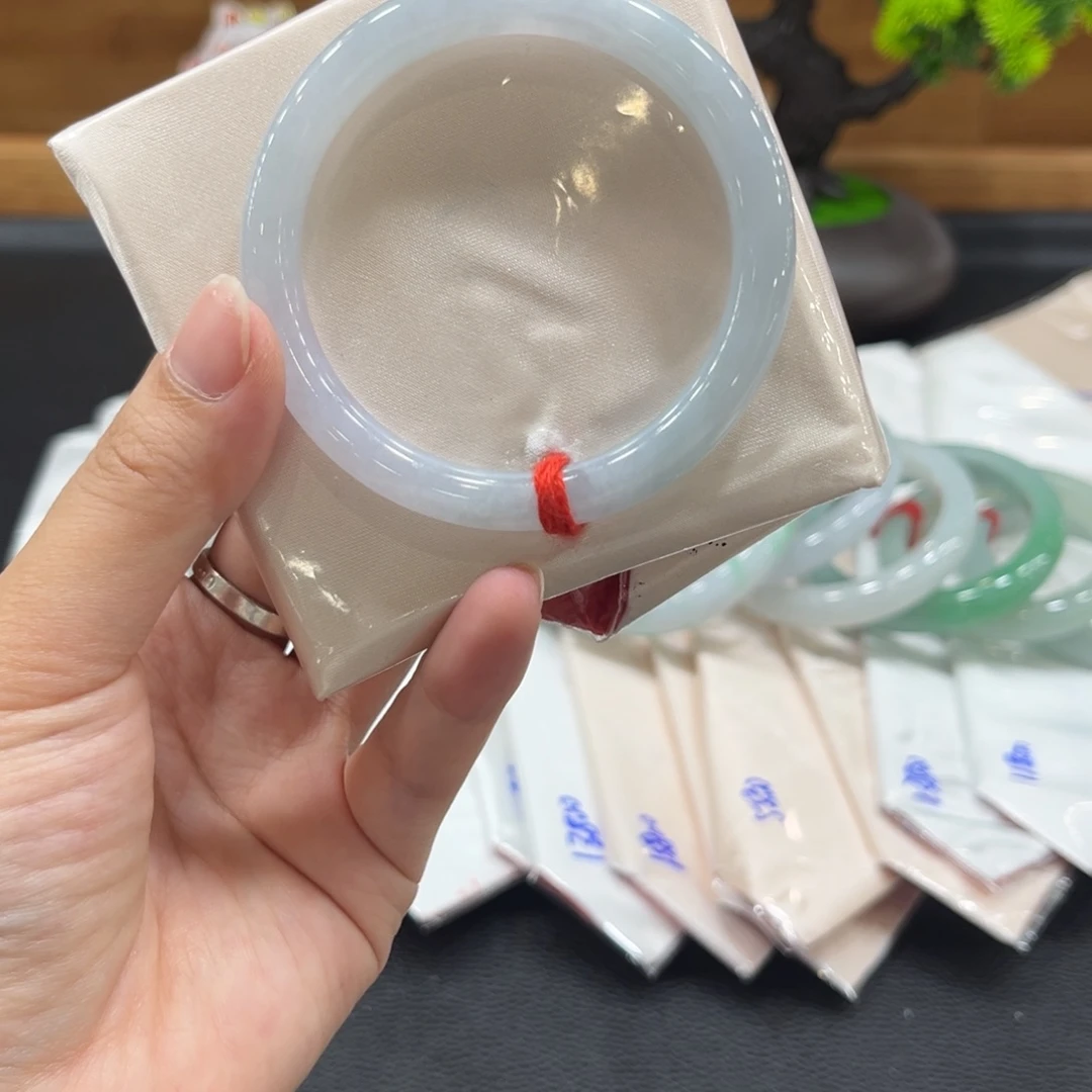 翡翠手镯未镶嵌52圆条粉紫