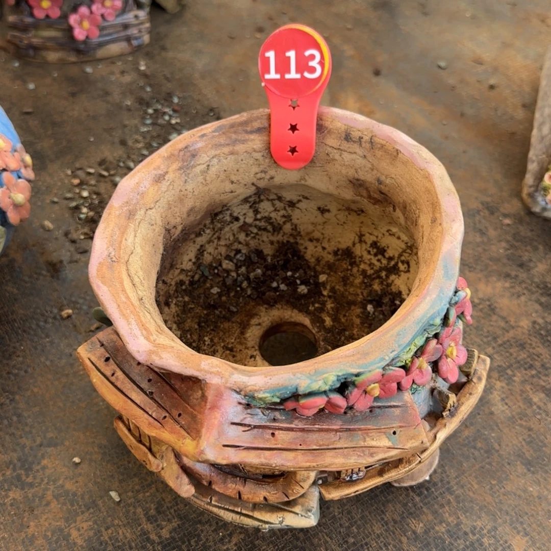 Q***。113。          一个花盆瑕