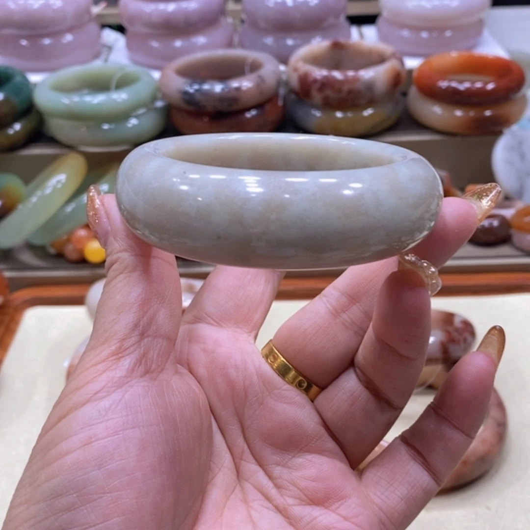 【闪购商品】未镶嵌手镯石英质玉一**梦