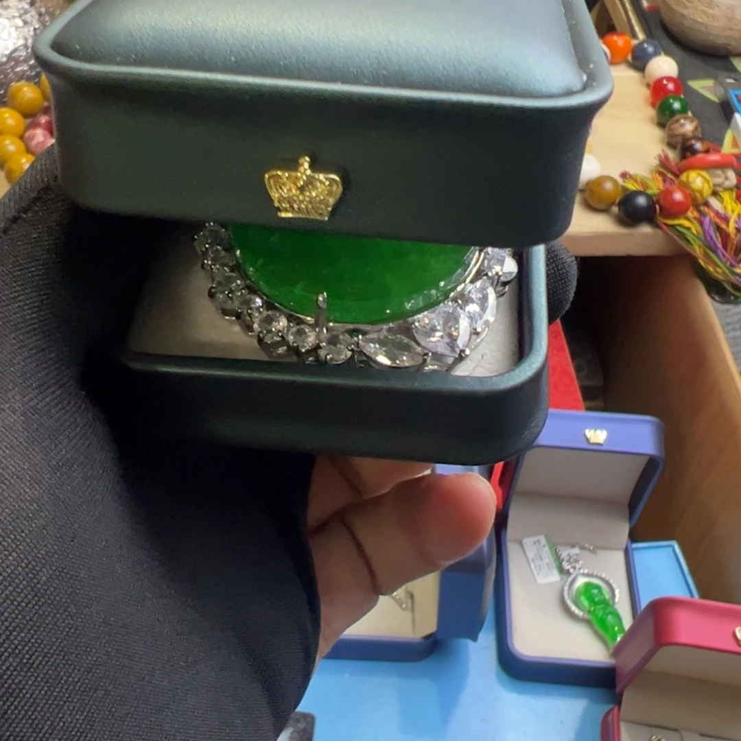 金银珠宝玉石镶嵌的建盏