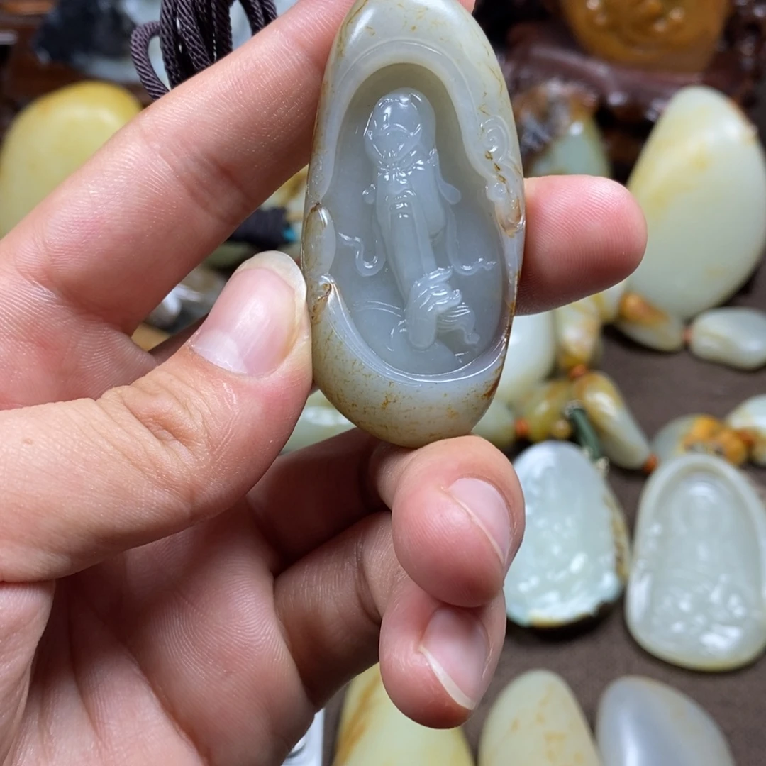 和田玉未镶嵌把件