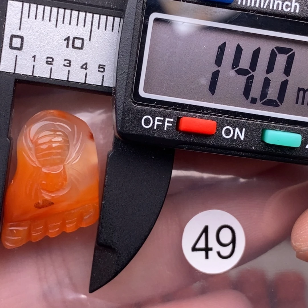 南红玛瑙未镶嵌配饰有瑕疵