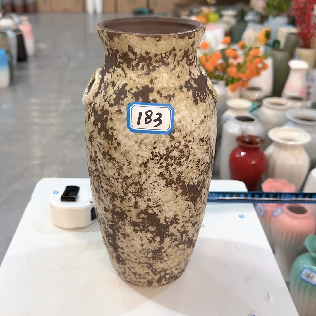 183号陶瓷高25厘米微瑕一个