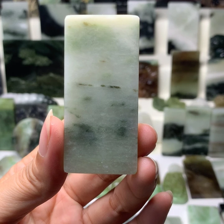 独山玉未镶嵌颈饰