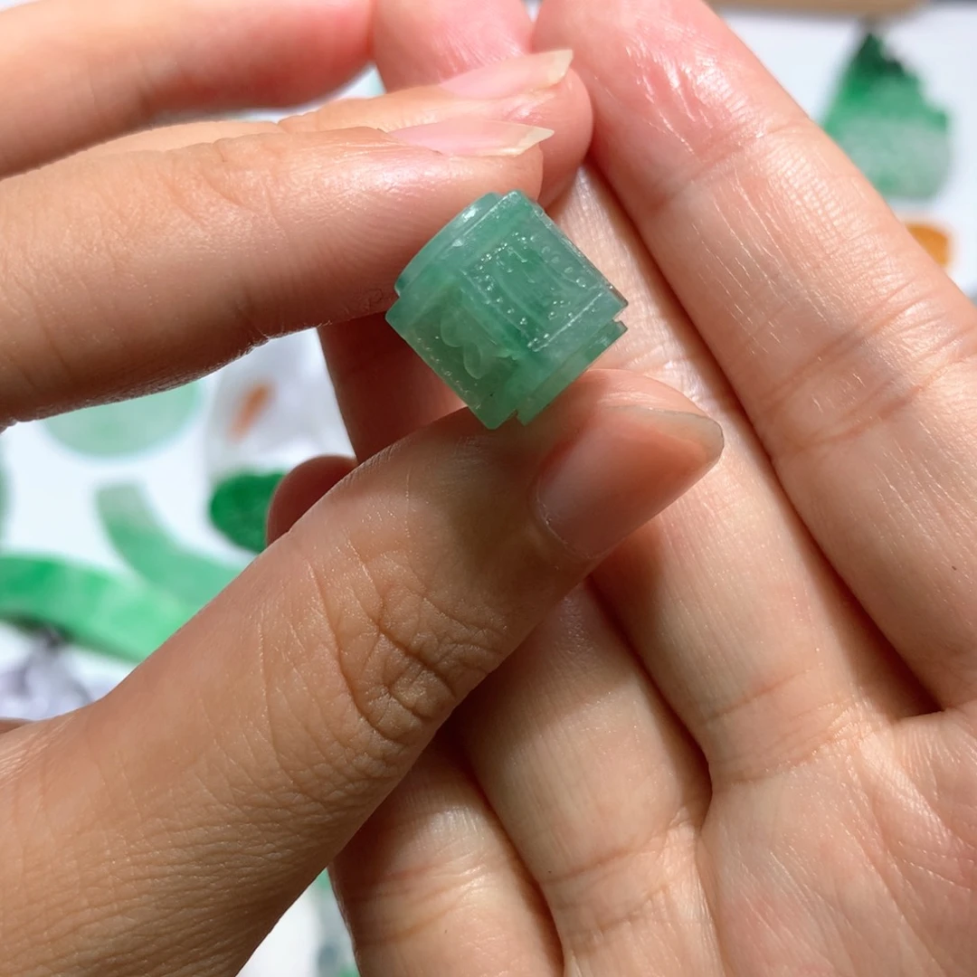 定制翡翠未镶嵌六字真言桶珠